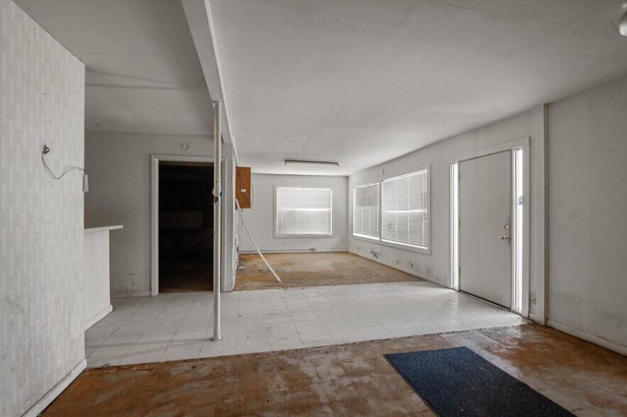 More Photos Of 1403 Crockett St, Lufkin Office Residential For Sale