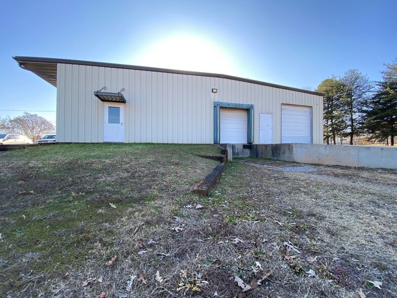 More Photos Of 6610 Denver Industrial Park Rd, Denver Warehouse For Lease