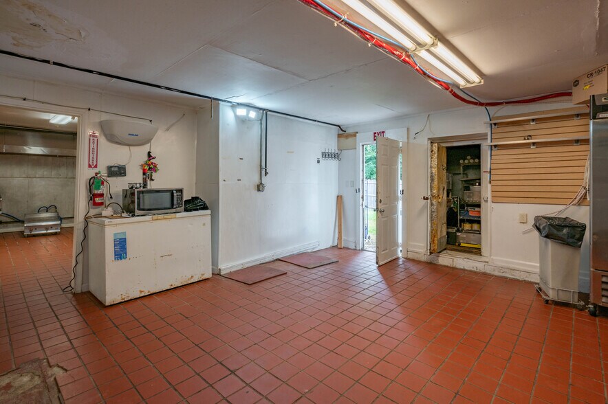 More Photos Of 944 Gibbons Hwy, Wilton Restaurant For Sale