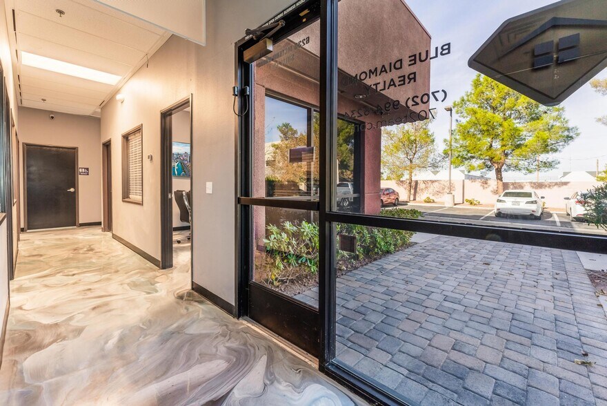 More Photos Of 6230 McLeod Dr, Las Vegas Office For Sale