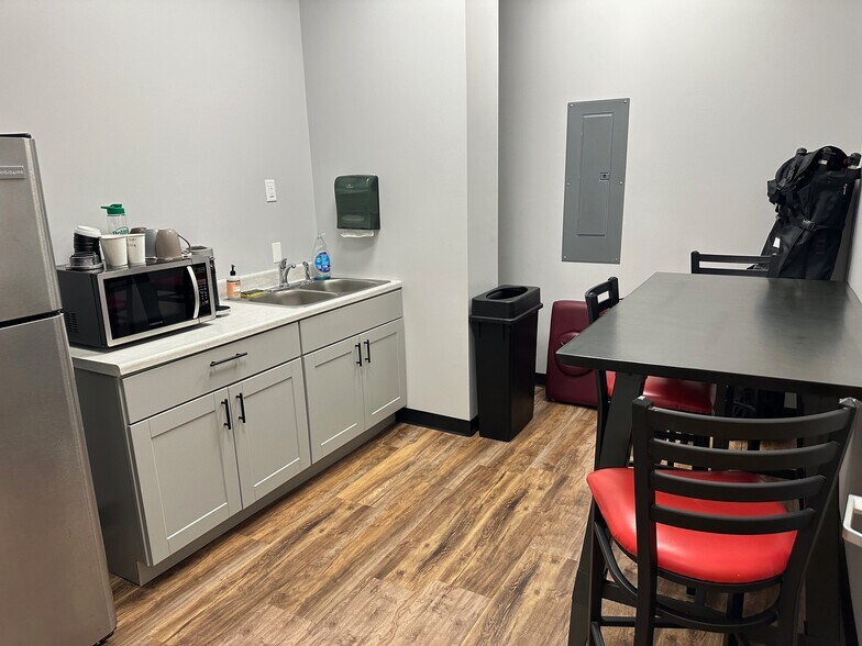 More Photos Of 1 Alewive Park Rd, Kennebunk Service For Sale