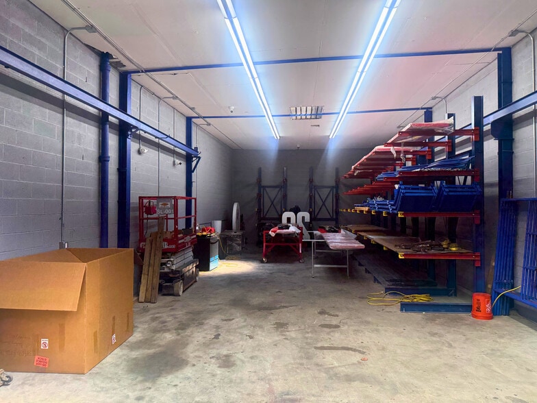 More Photos Of 1177 178th St, Bronx Warehouse For Lease