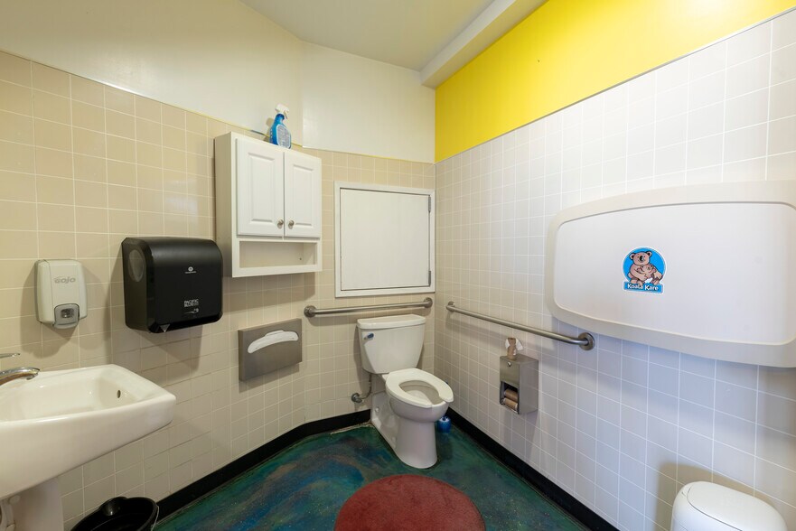 More Photos Of 512 N Pacific Coast Hwy, Redondo Beach Freestanding For Sale