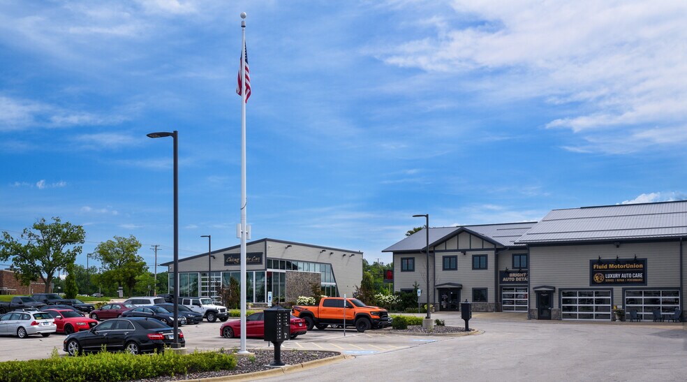 More Photos Of 2108-2260 Ferry Rd, Naperville Showroom For Sale