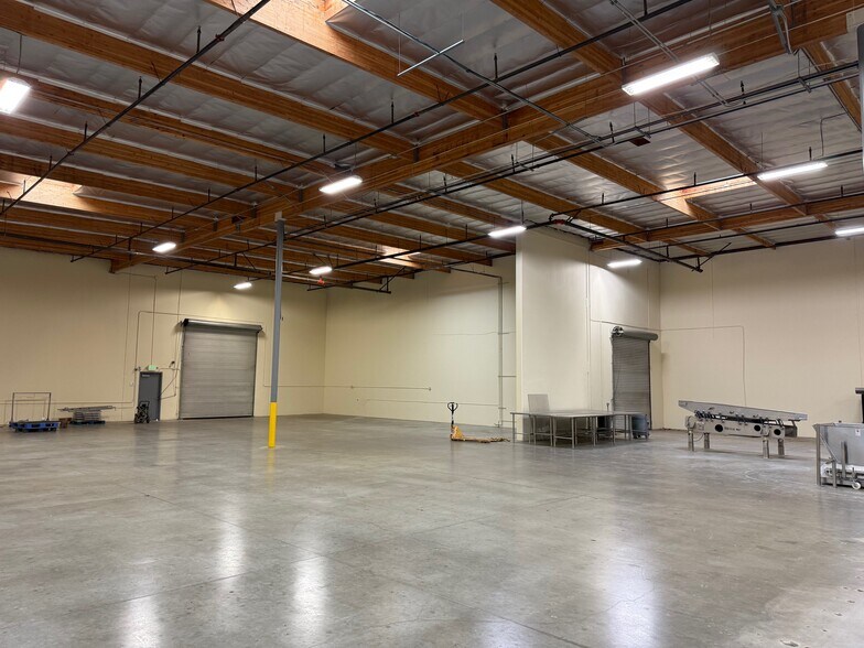 More Photos Of 1201 Maulhardt Ave, Oxnard Warehouse For Lease