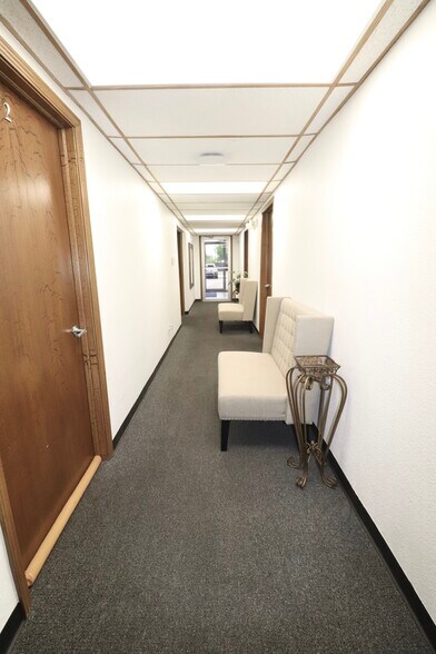More Photos Of 2912 Lakeside Dr, Oklahoma City Office For Sale