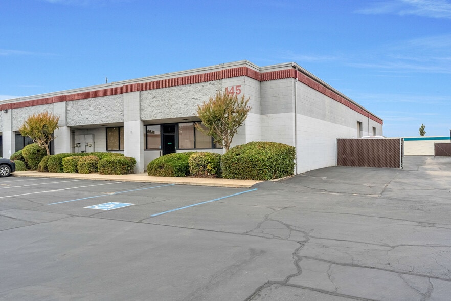 More Photos Of 2727 N Grove Industrial Dr, Fresno Warehouse For Sale