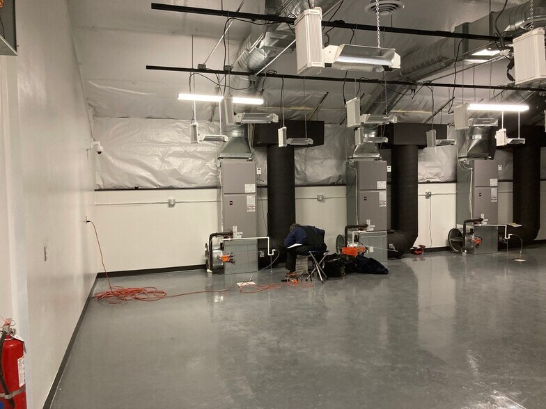 More Photos Of 258 E 5th St, Nederland Industrial For Sale