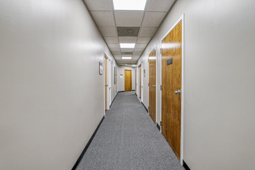 More Photos Of 10502 NW Ambassador Dr, Kansas City Office For Lease