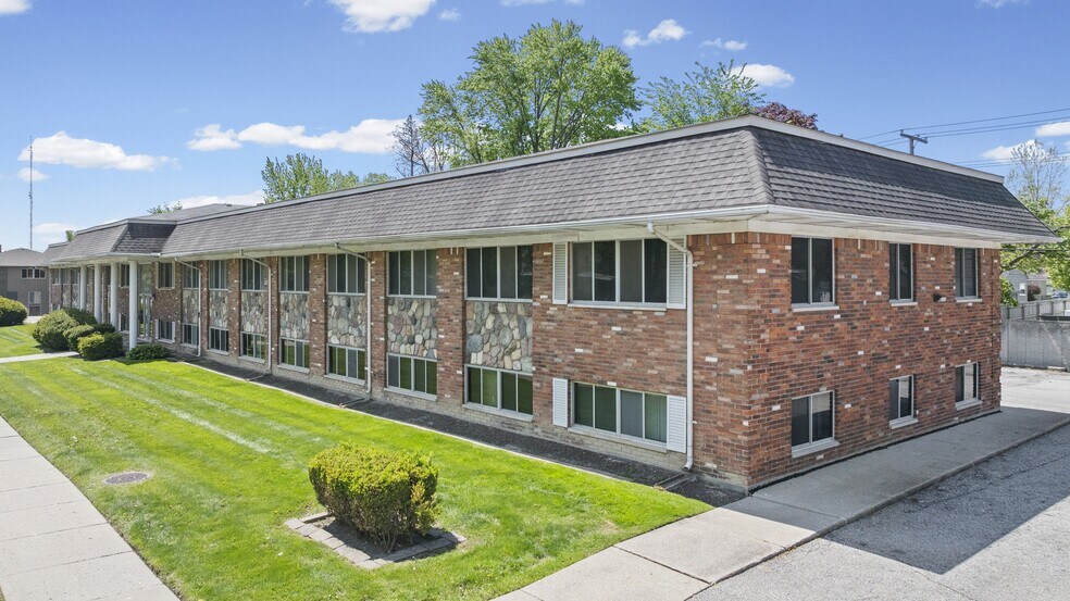 Primary Photo Of 28475 Greenfield Rd, Southfield Office For Sale