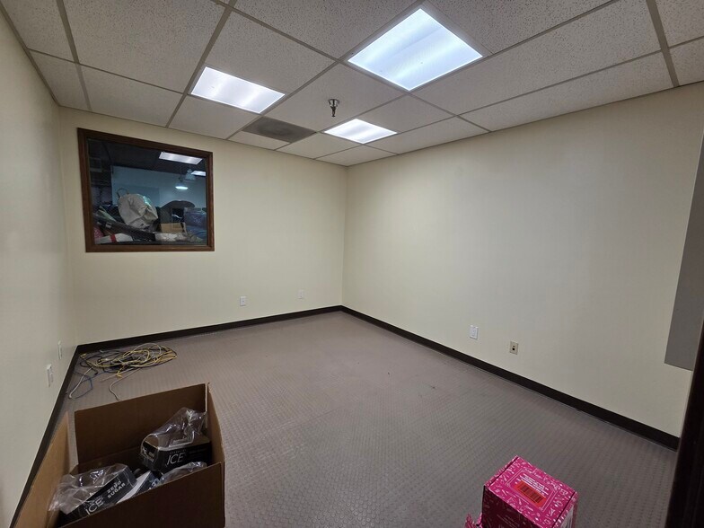 More Photos Of 4925 Indian School Rd NE, Salem Warehouse For Lease