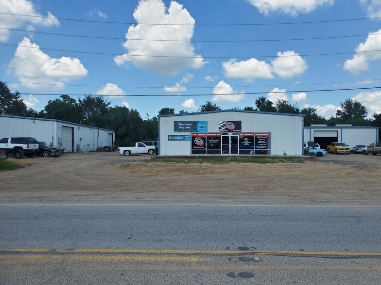 Primary Photo Of 2416 E Davis St, Conroe Warehouse For Sale