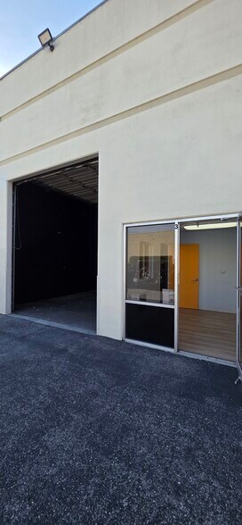 More Photos Of 617 Mountain View Ave, Belmont Manufacturing For Lease