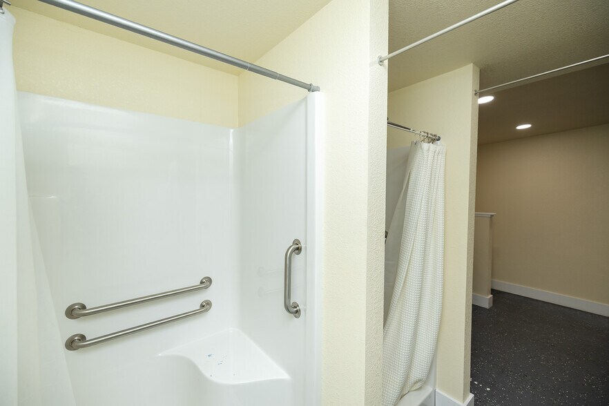 More Photos Of 115 N Main St, Lindsborg General Retail For Sale