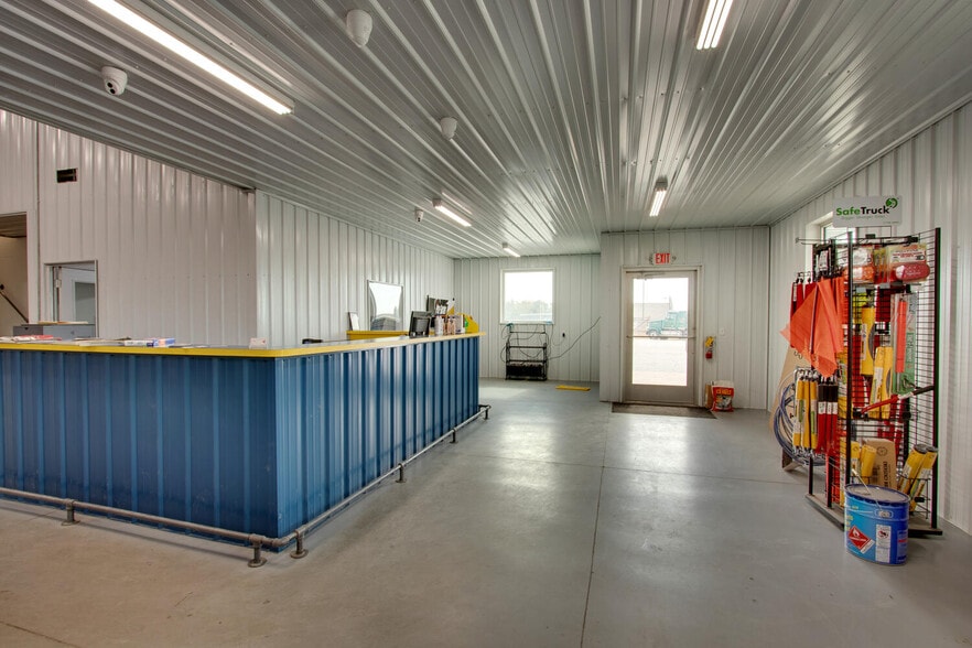 More Photos Of 25137 Outer Road 27, Wayland Auto Repair For Lease