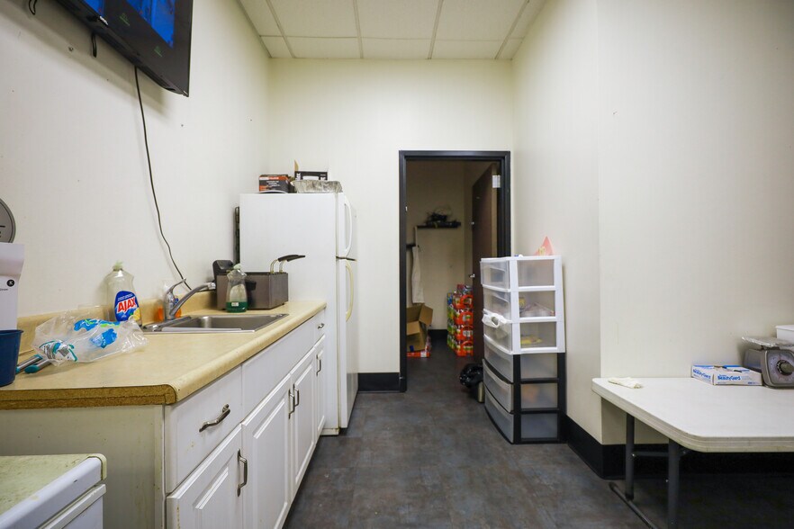 More Photos Of 2052-2070 Romig Rd, Akron Storefront For Sale