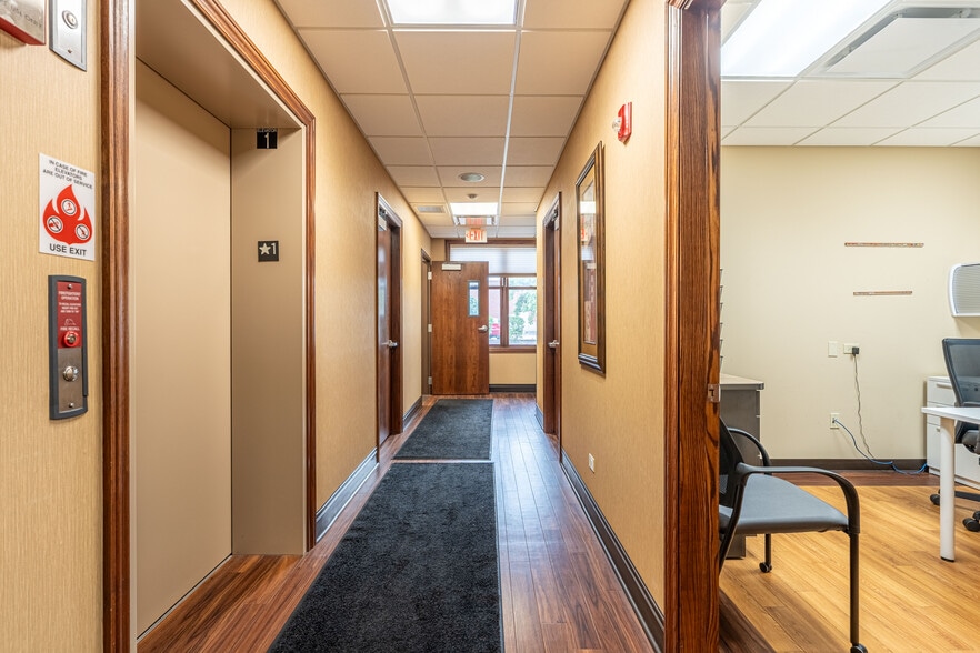 More Photos Of 16610 W 159th St, Lockport Medical For Sale