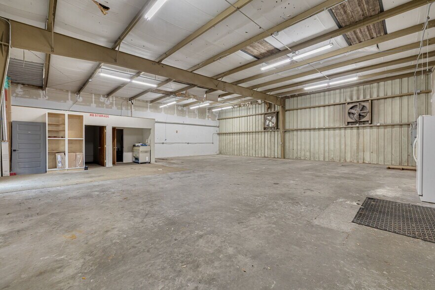 More Photos Of 440 Roberts Rd, Oldsmar Warehouse For Sale