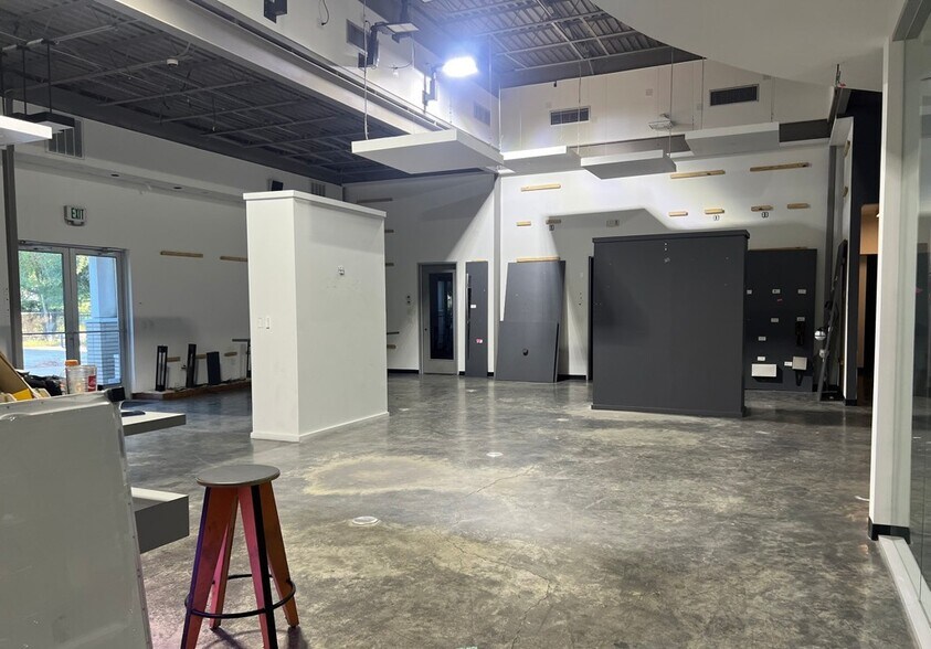 More Photos Of 4205 Pinemont Dr, Houston Warehouse For Lease