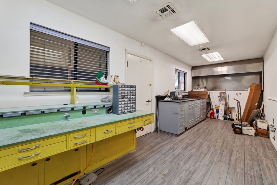 More Photos Of 1870 Avondale Ave, Sacramento Medical For Sale