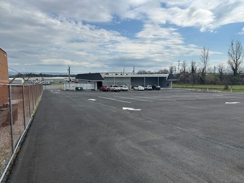 More Photos Of 278 Lee Hwy, Verona Auto Repair For Lease