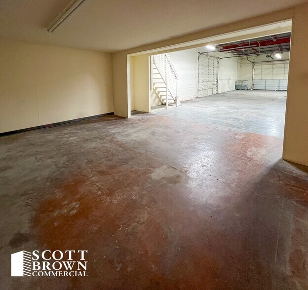 More Photos Of 10420 Plano Rd, Dallas Flex For Lease