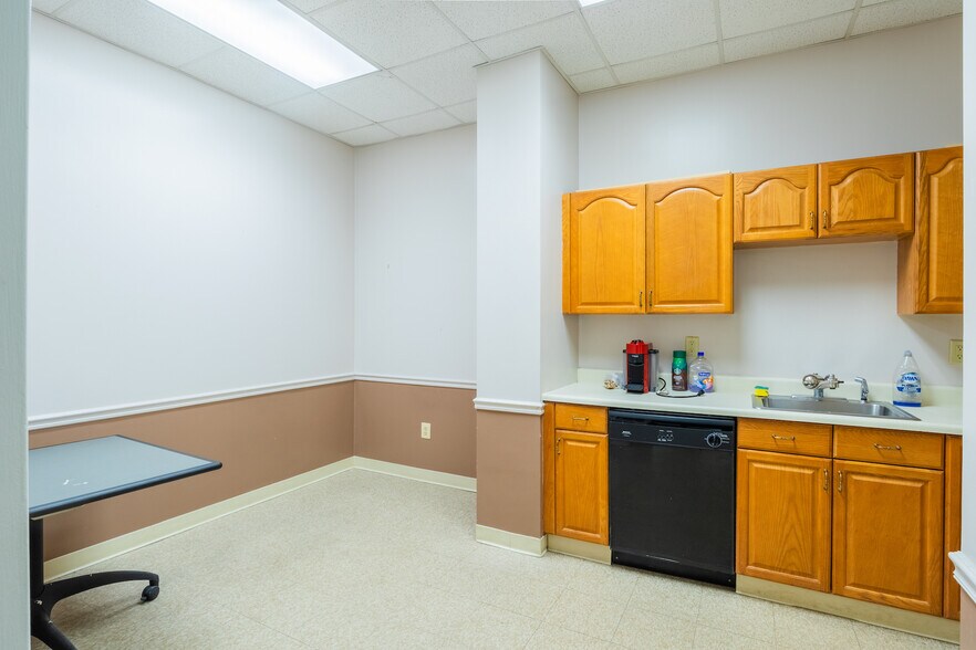 More Photos Of 663 Pennsylvania Ave, Elizabeth Warehouse For Lease