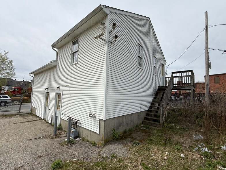 More Photos Of 44 Ellsworth St, Worcester Light Distribution For Sale
