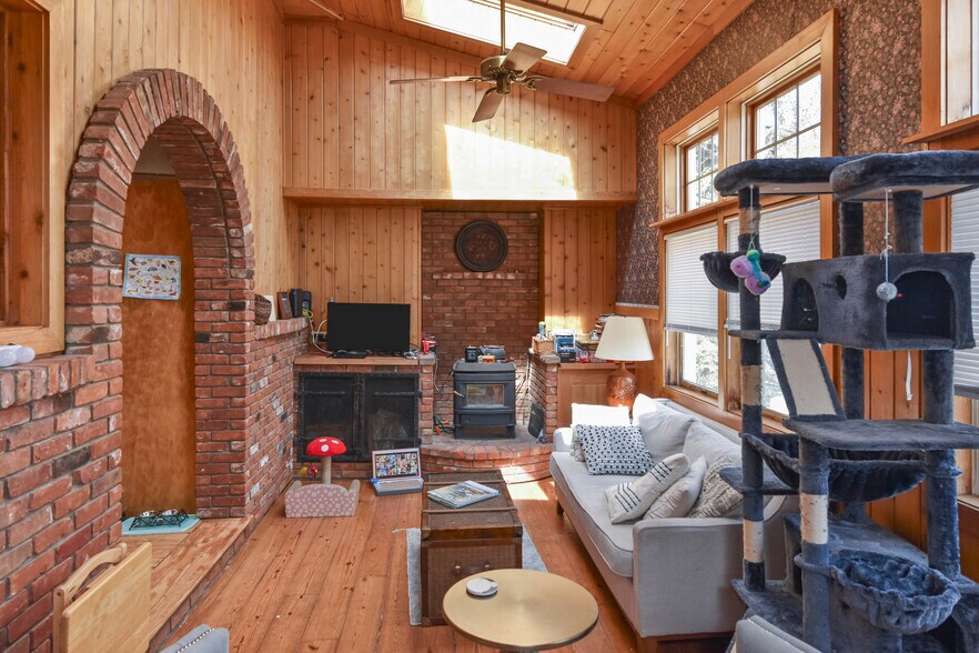 More Photos Of 9 River St, Saranac Lake Apartments For Sale