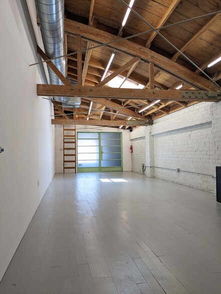 Primary Photo Of 2785 E Foothill Blvd, Pasadena Loft Creative Space For Lease