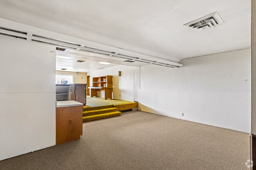 More Photos Of 523-533 4th St, Bremerton Storefront For Lease