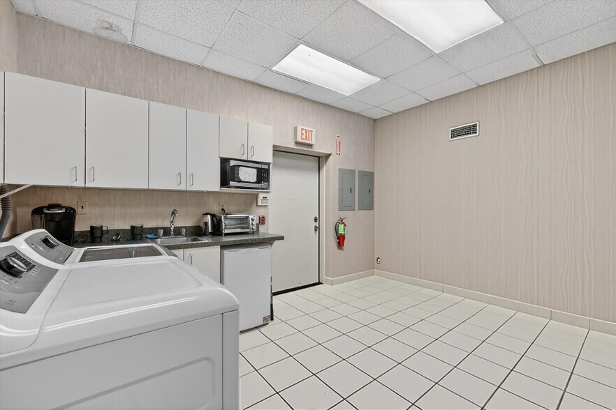 More Photos Of 24-26 Liberty Square Mall, Stony Point Office For Sale