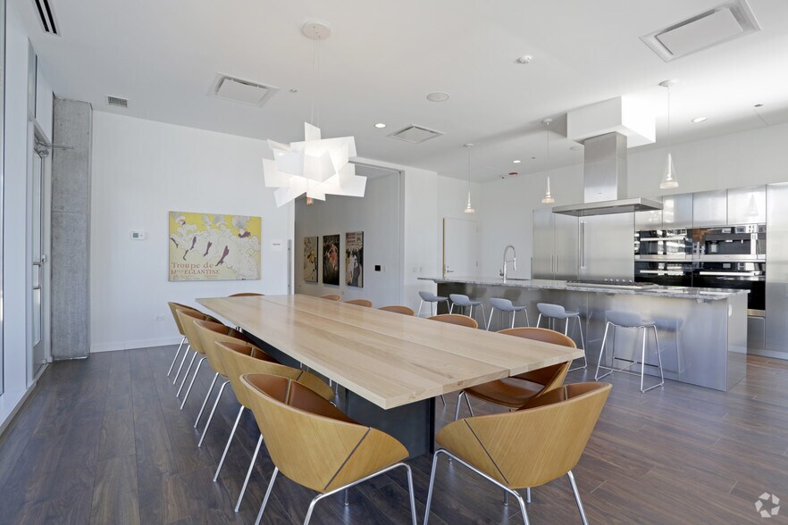 More Photos Of 220 E Illinois St, Chicago Apartments For Lease