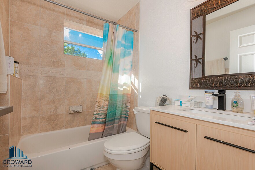More Photos Of 330 SW 20th St, Fort Lauderdale Multifamily For Sale