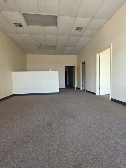 More Photos Of 1300-1336 S York St, Muskogee Storefront For Lease