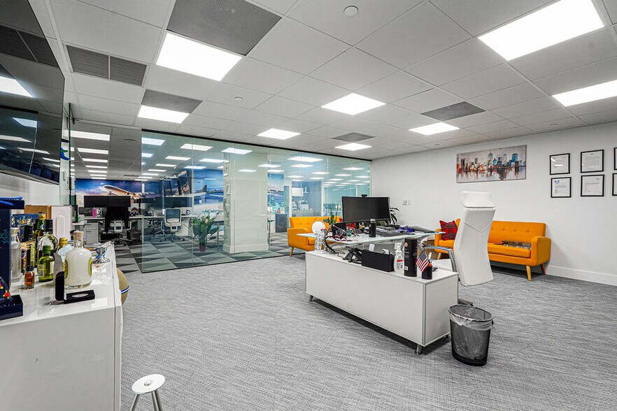 More Photos Of 1110 Brickell Ave, Miami Office For Sale