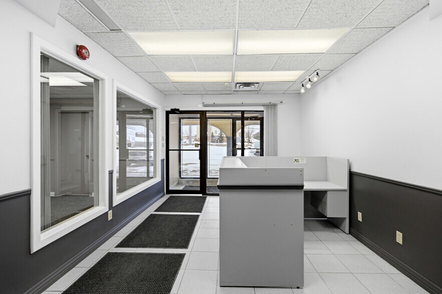 More Photos Of 642 Great Northern Rd, Sault Ste Marie Freestanding For Lease