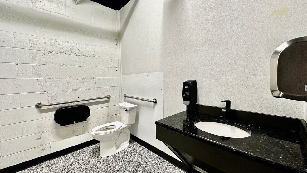 More Photos Of 3610 34th St, Lubbock Office For Sale