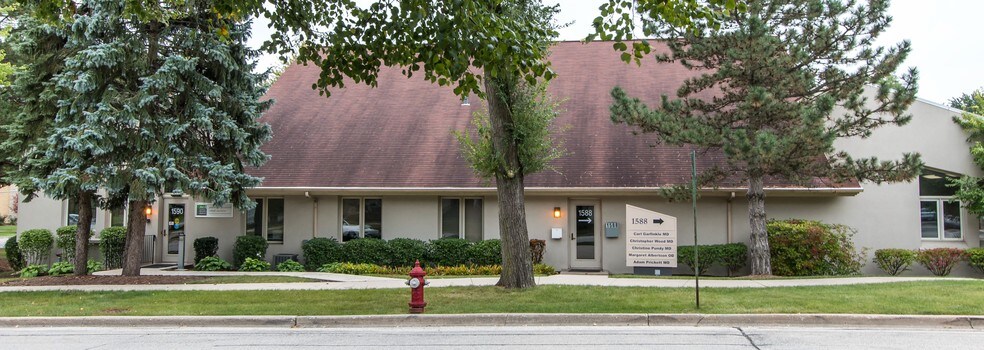 More Photos Of 1538-1590 N Arlington Heights Rd, Arlington Heights Medical For Lease