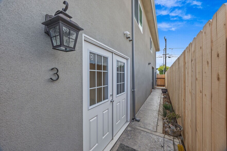 More Photos Of 1417 Lemon St, Oceanside Multifamily For Sale