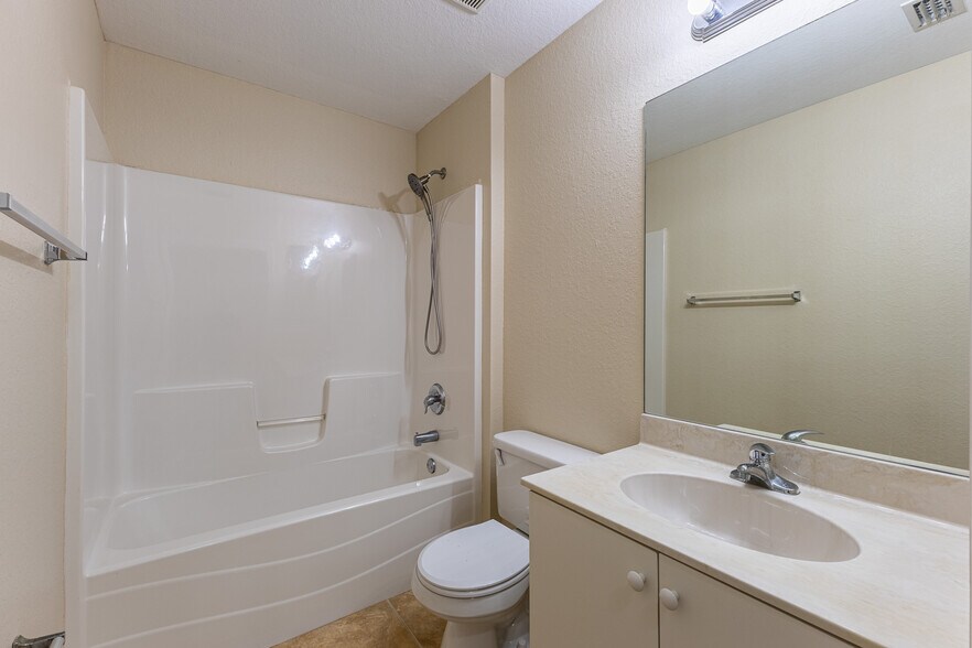 More Photos Of 1328 SE 8th Ave, Cape Coral Multifamily For Sale