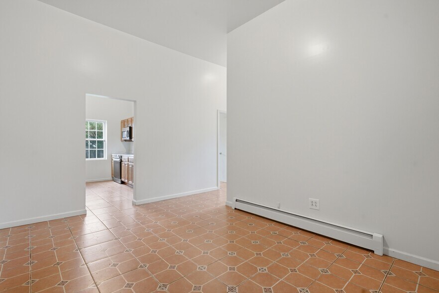 More Photos Of 10 Eastman Ter, Poughkeepsie Apartments For Sale