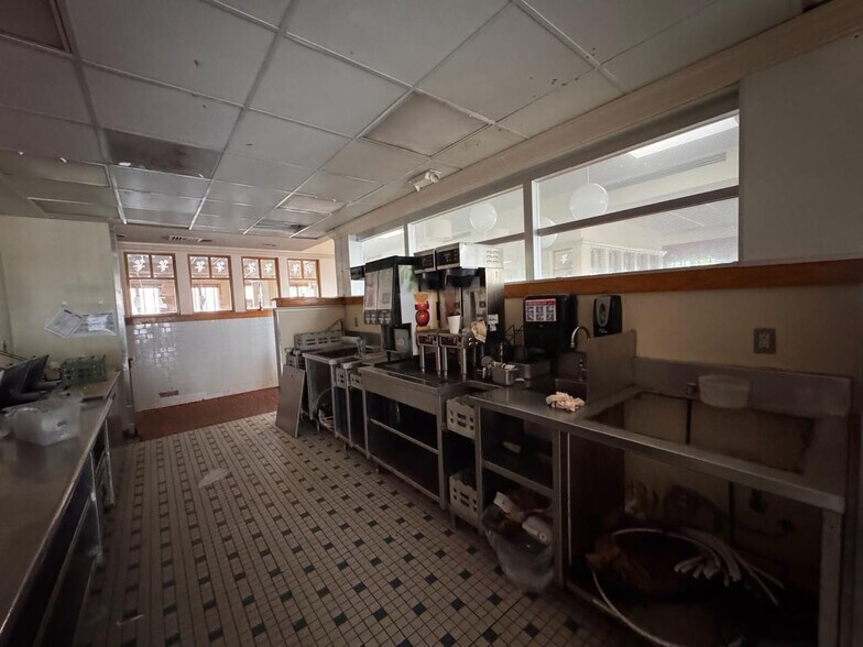 More Photos Of 2439 E Sharon Rd, Cincinnati Restaurant For Sale