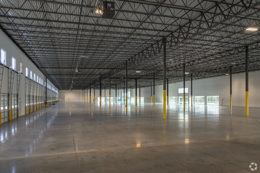 More Photos Of 194 Commerce Center Dr, Buda Unknown For Lease