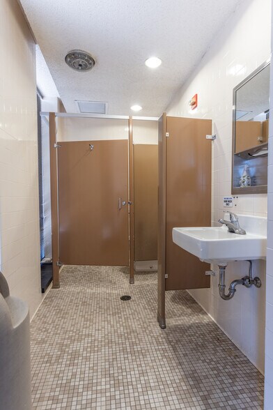 More Photos Of 301 Cypress St, Abilene Office For Sale