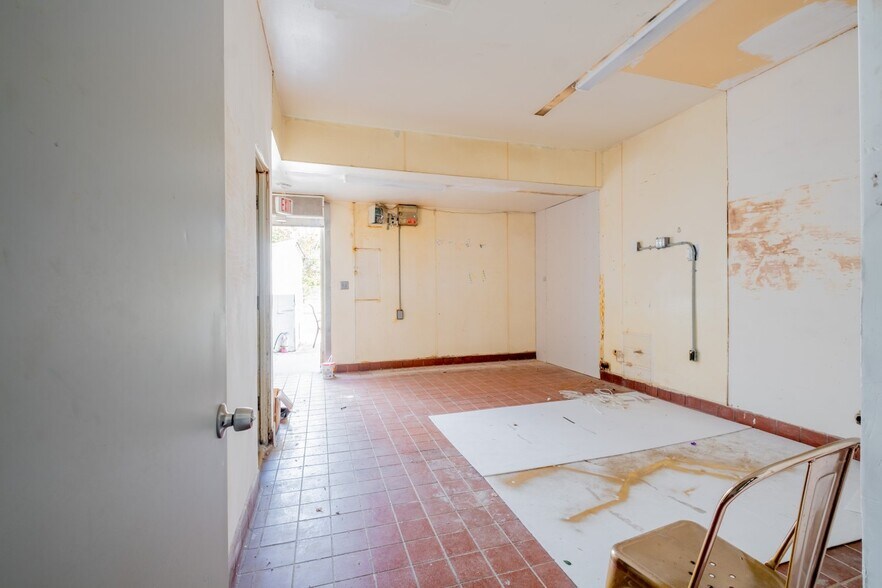 More Photos Of 16955 Sherman Way, Van Nuys Freestanding For Sale