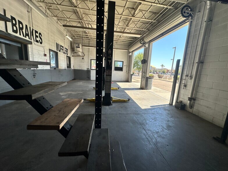 More Photos Of 10380 N 91st Ave, Peoria Auto Repair For Lease
