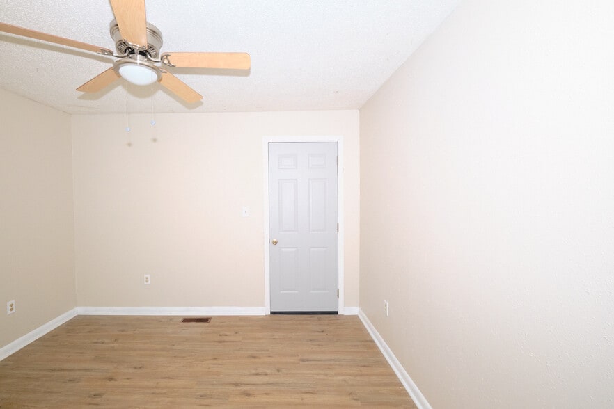 More Photos Of 2215 Buffalo Trl, Morristown Apartments For Sale