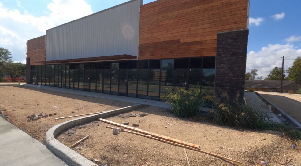 More Photos Of Medina Base Rd, San Antonio General Retail For Lease