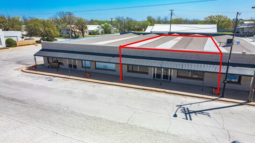 More Photos Of 128 N Church St, Jacksboro Storefront For Sale